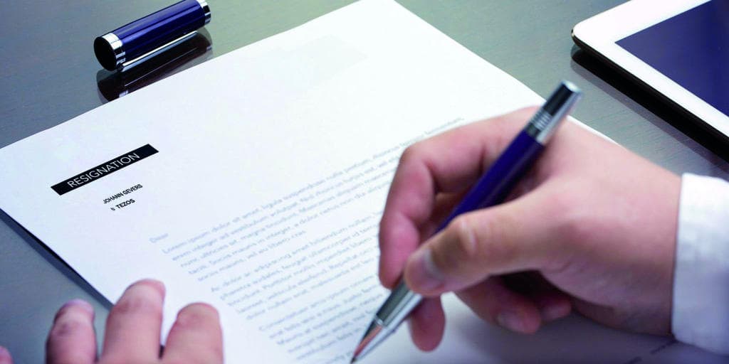 هل تعد الاستقالة سببا لإنهاء عقد العمل وفقا للنظام