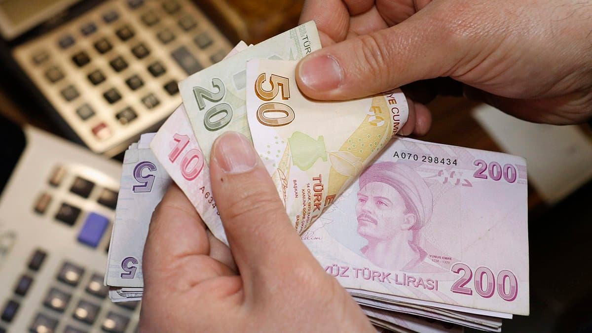 الليرة التركية تلامس مستوى منخفضا جديدا عند 4.35 أمام الدولار