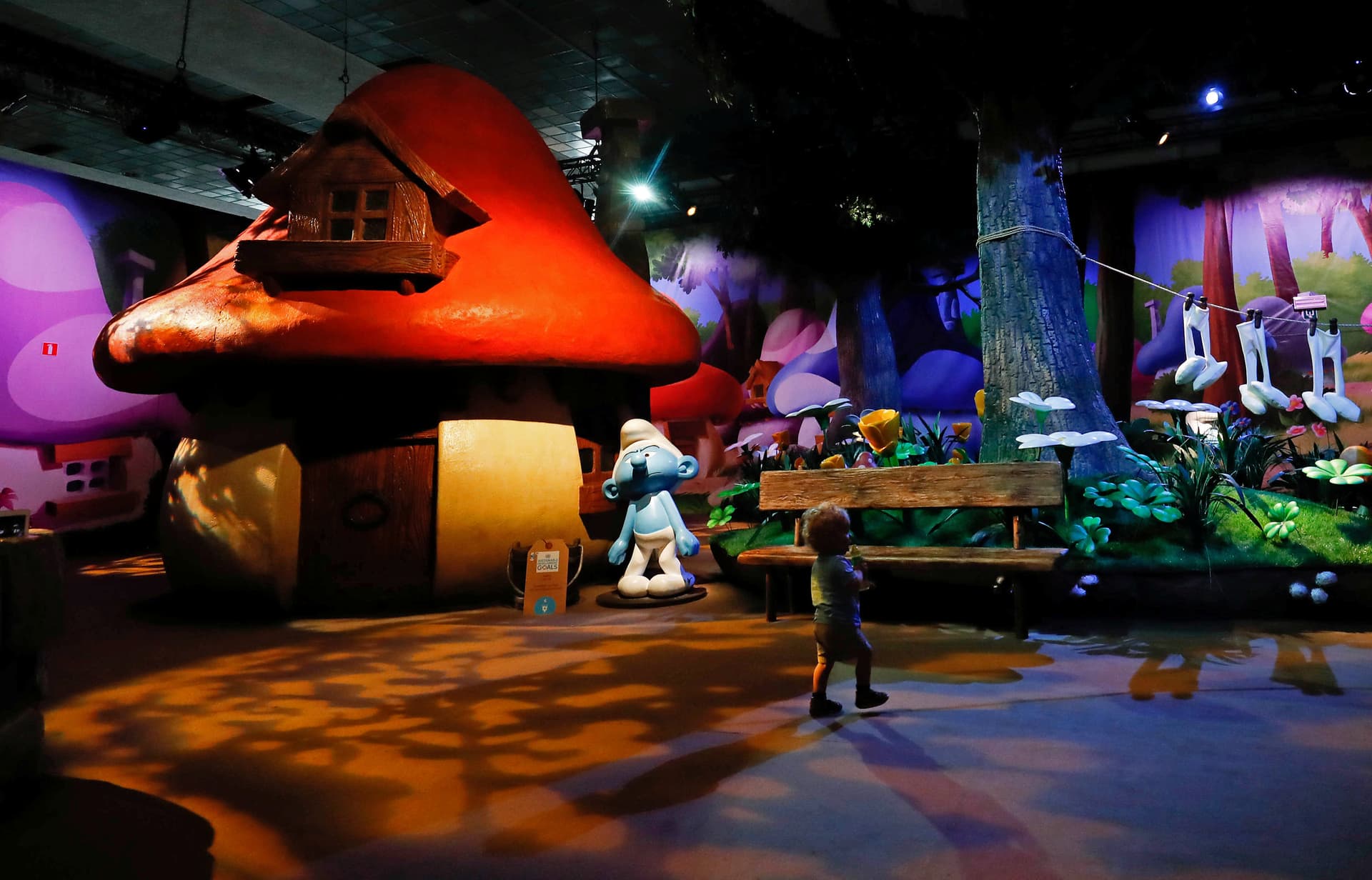 شخصيات السنافر الكرتونية تحتفل ببلوغها  60 عاما