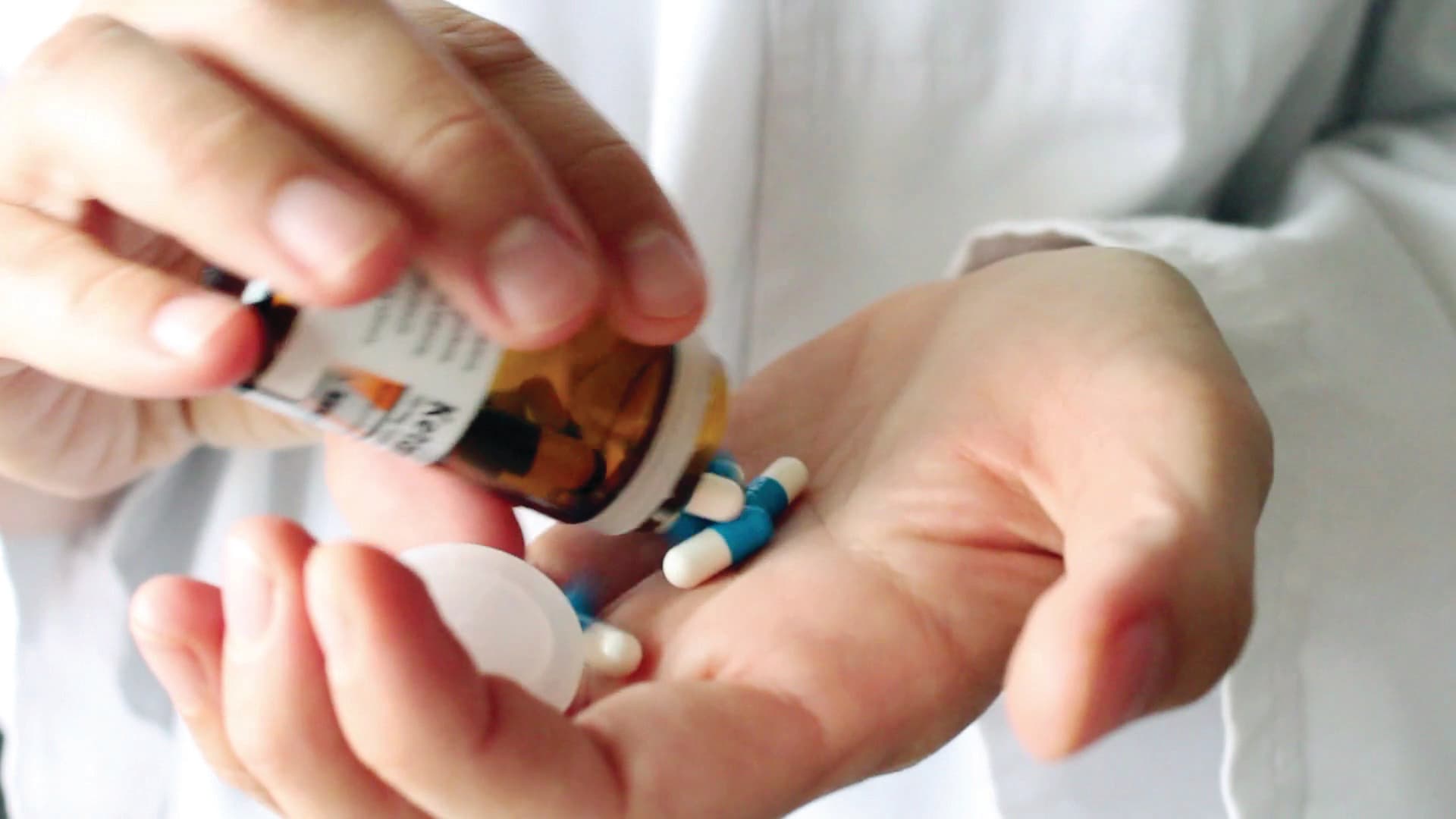 استراتيجيات التسعير .. كيف تُبقي شركات الدواء التكاليف مرتفعة؟