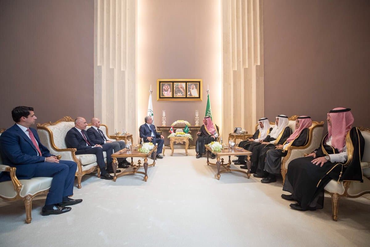 وزير الداخلية يبحث مع وزير الداخلية والبلديات اللبناني تطورات الأحداث