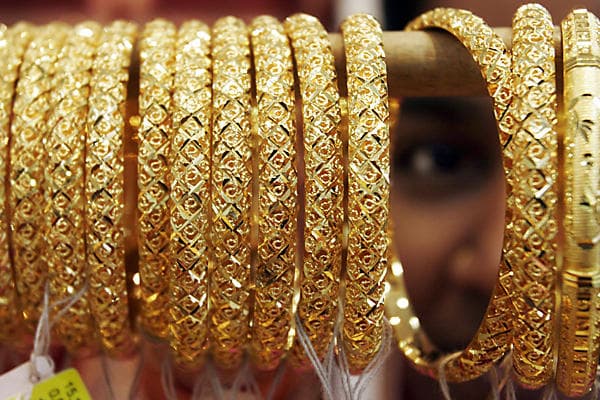 أسعار الذهب تهبط مع صعود الدولار