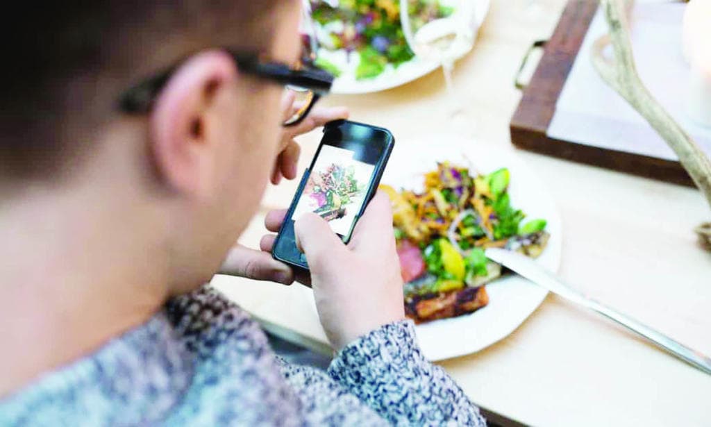 تسونامي اقتصاد التجربة يجتاح اليابان بزلزال جيل «إنستجرام»