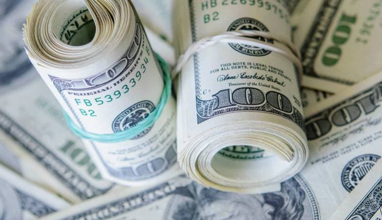 الدولار دون أعلى مستوى في عام بعد تصريحات ترمب