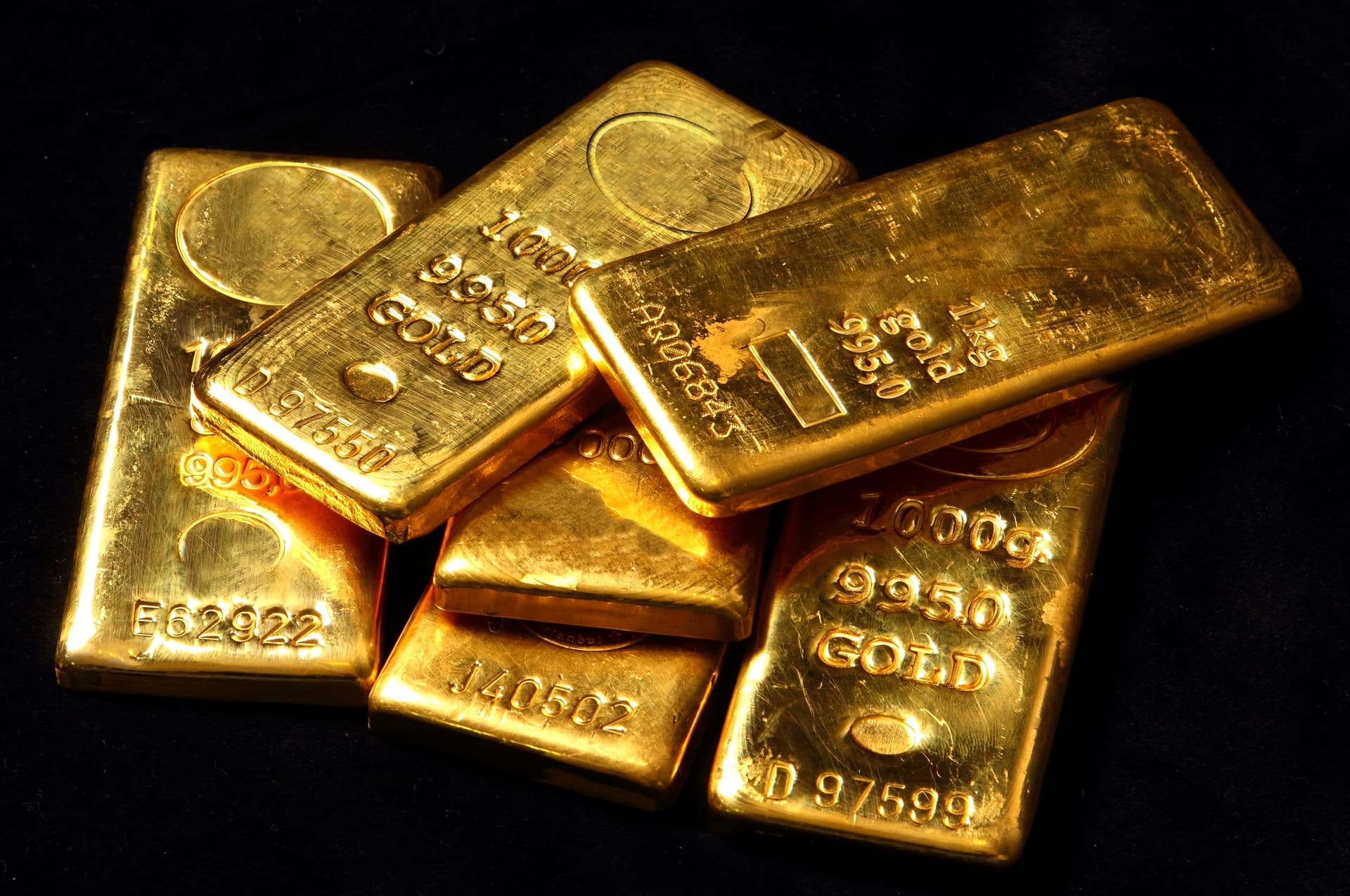 الذهب يتماسك قبل اجتماع المركزي الأمريكي بشأن السياسة النقدية