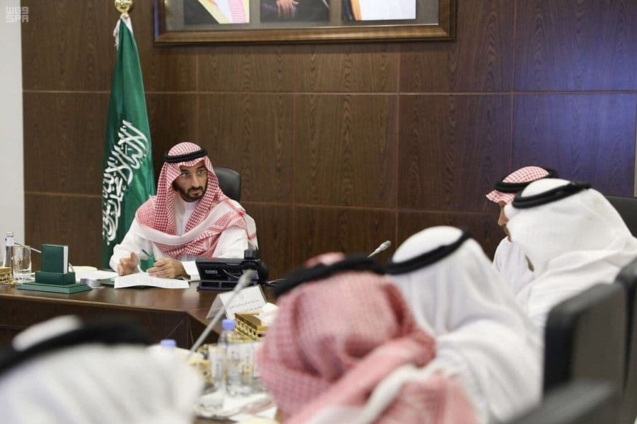 نائب أمير منطقة مكة يناقش آلية الاستفادة من وقف الملك عبدالعزيز لعين العزيزية