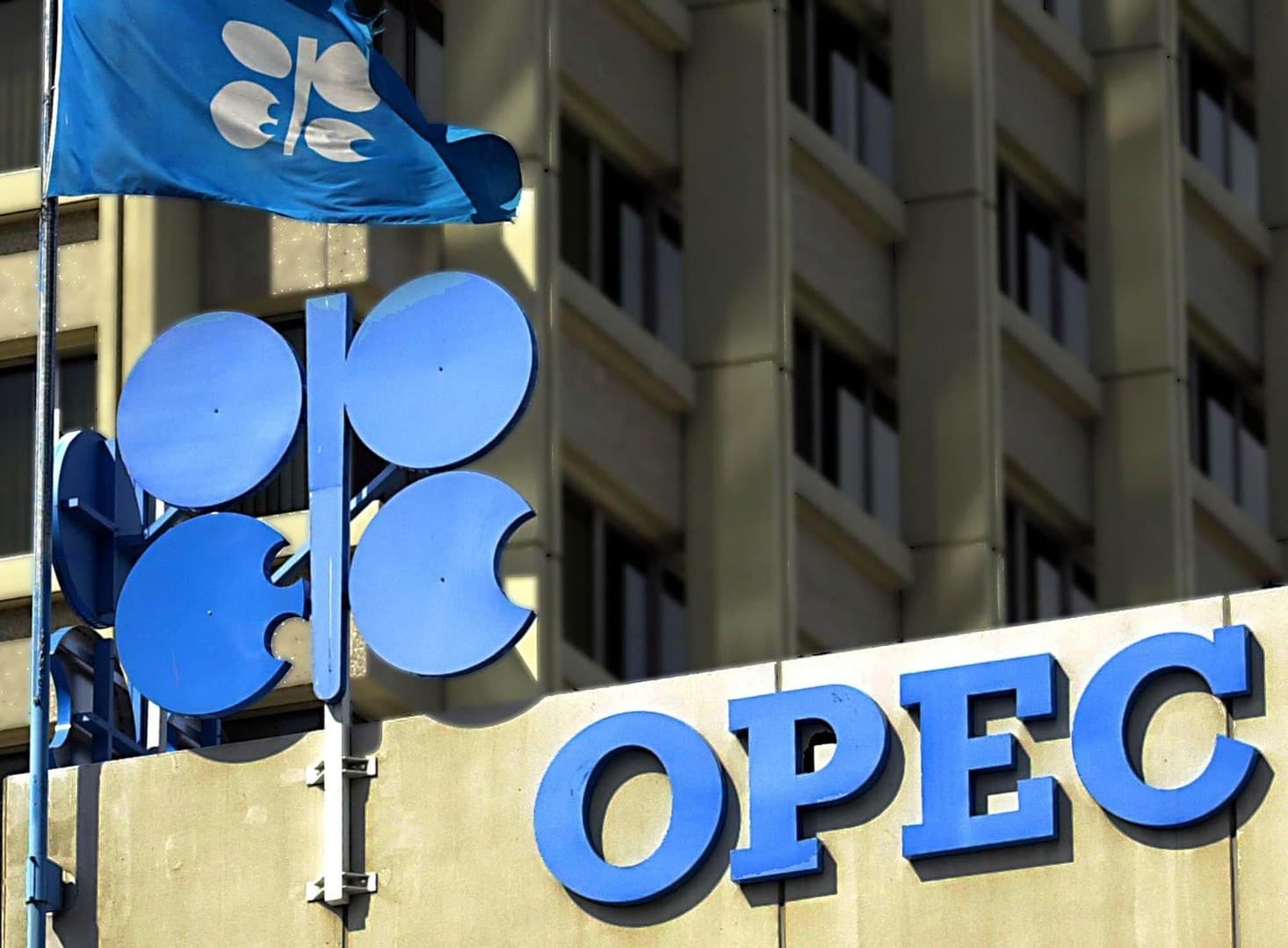 السعودية تبلغ أوبك أنها ضخت 10.488 مليون برميل يوميا من النفط في يونيو