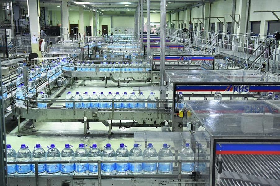 مشروع سقيا زمزم .. يدار بتقنية حديثة ويوزع عبر 42 نقطة