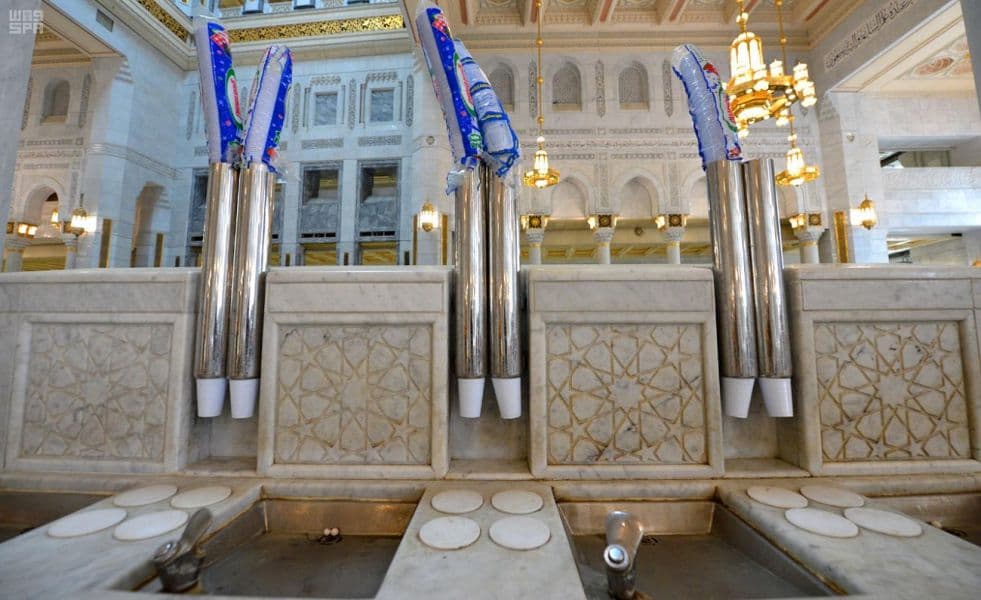 مشروع سقيا زمزم .. يدار بتقنية حديثة ويوزع عبر 42 نقطة