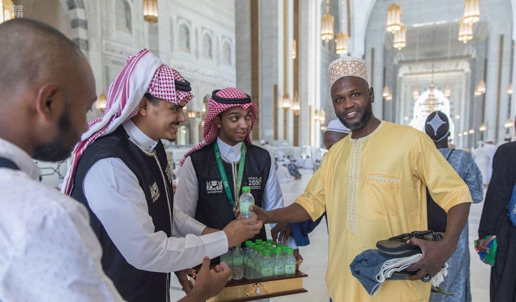 مشروع سقيا زمزم .. يدار بتقنية حديثة ويوزع عبر 42 نقطة