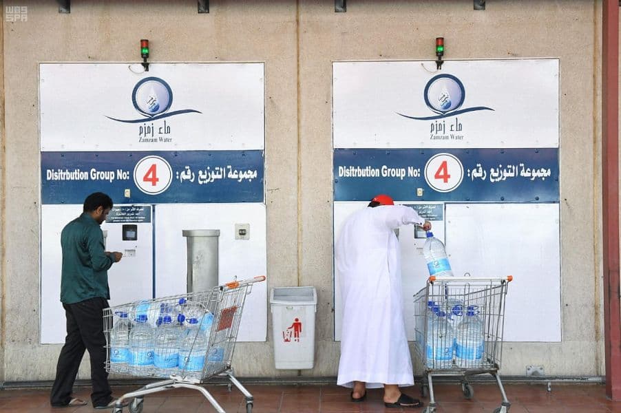 مشروع سقيا زمزم .. يدار بتقنية حديثة ويوزع عبر 42 نقطة