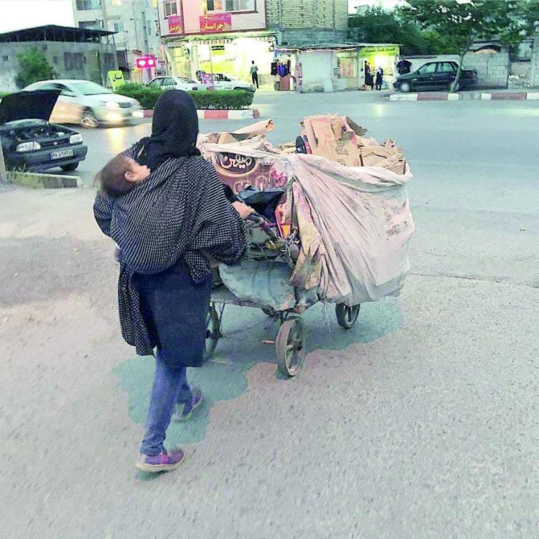 إيران .. الغضب من فساد النخبة يزداد مع لسع العقوبات