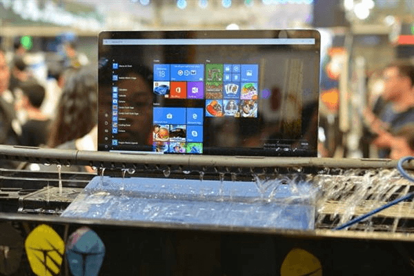 الكشف عن حاسوب شخصي يعمل تحت الماء