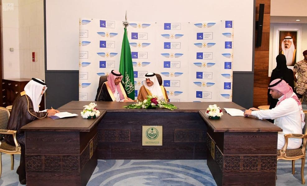 أمير الشرقية يدشن أكاديمية أكسفورد للطيران