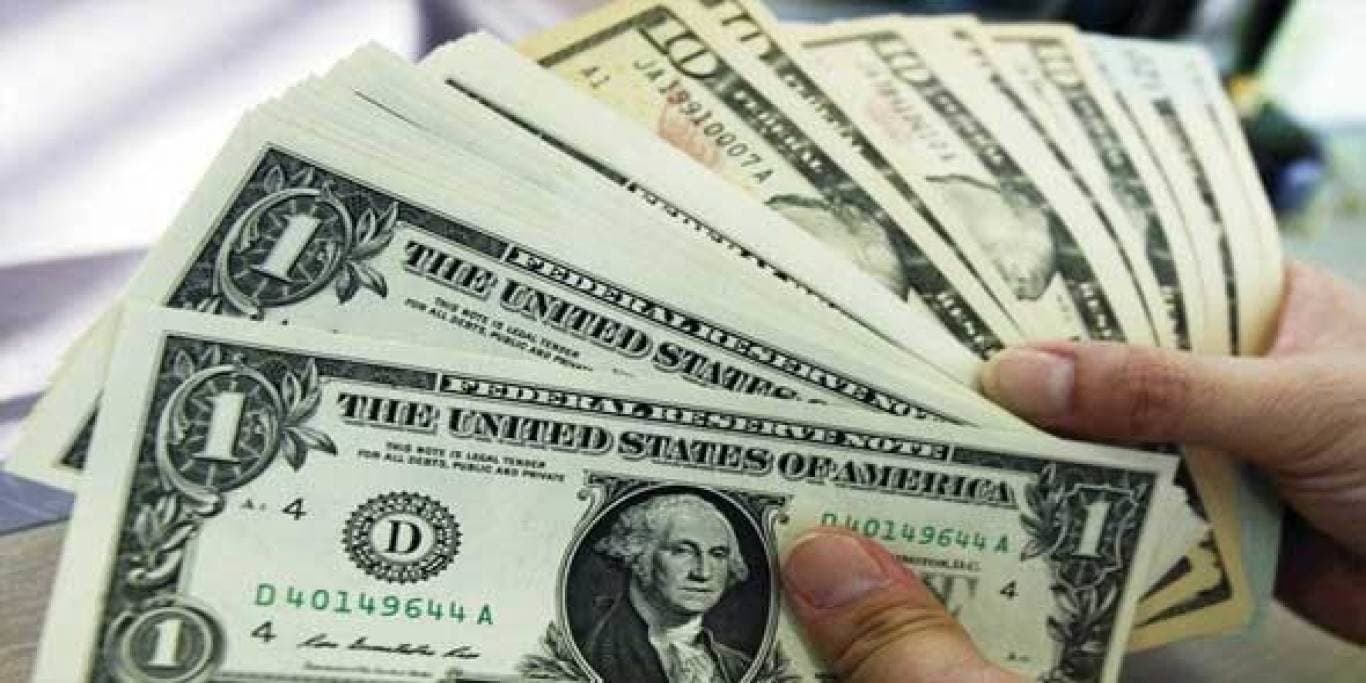 الدولار يهبط وسط آمال في مباحثات تجارة بين أمريكا والصين