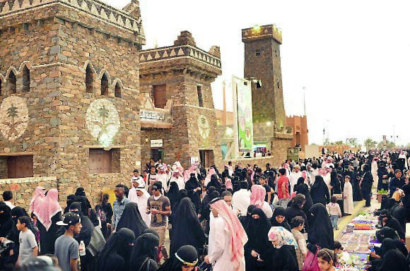 «السياحة»  تقترح تطوير برامج لتشغيل مهرجان «الجنادرية» طوال العام