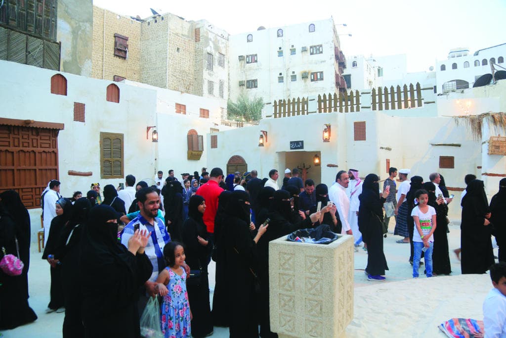 «تاريخنا مسك» تسترجع المهن التراثية وتعيد «زمن الطيبين» إلى الواجهة