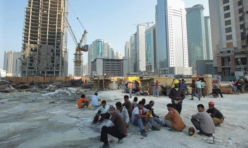 "العفو الدولية": مئات العمّال في مونديال 2022 في قطر لم يتلقّوا رواتبهم منذ أشهر