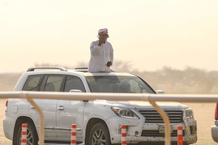 منافسات قوية يشهدها مهرجان ولي العهد للهجن للظفر بالسيف والمليون ريال