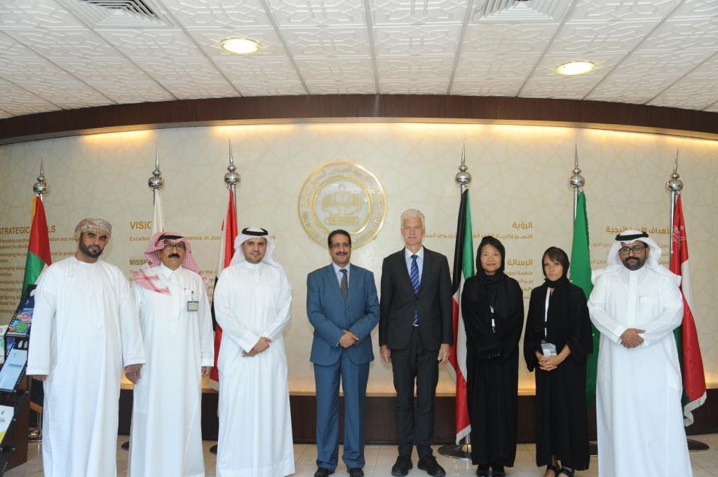 رئيس قطاع التعليم لمنظمة التعاون الاقتصادي يزور مكتب التربية العربي لدول الخليج