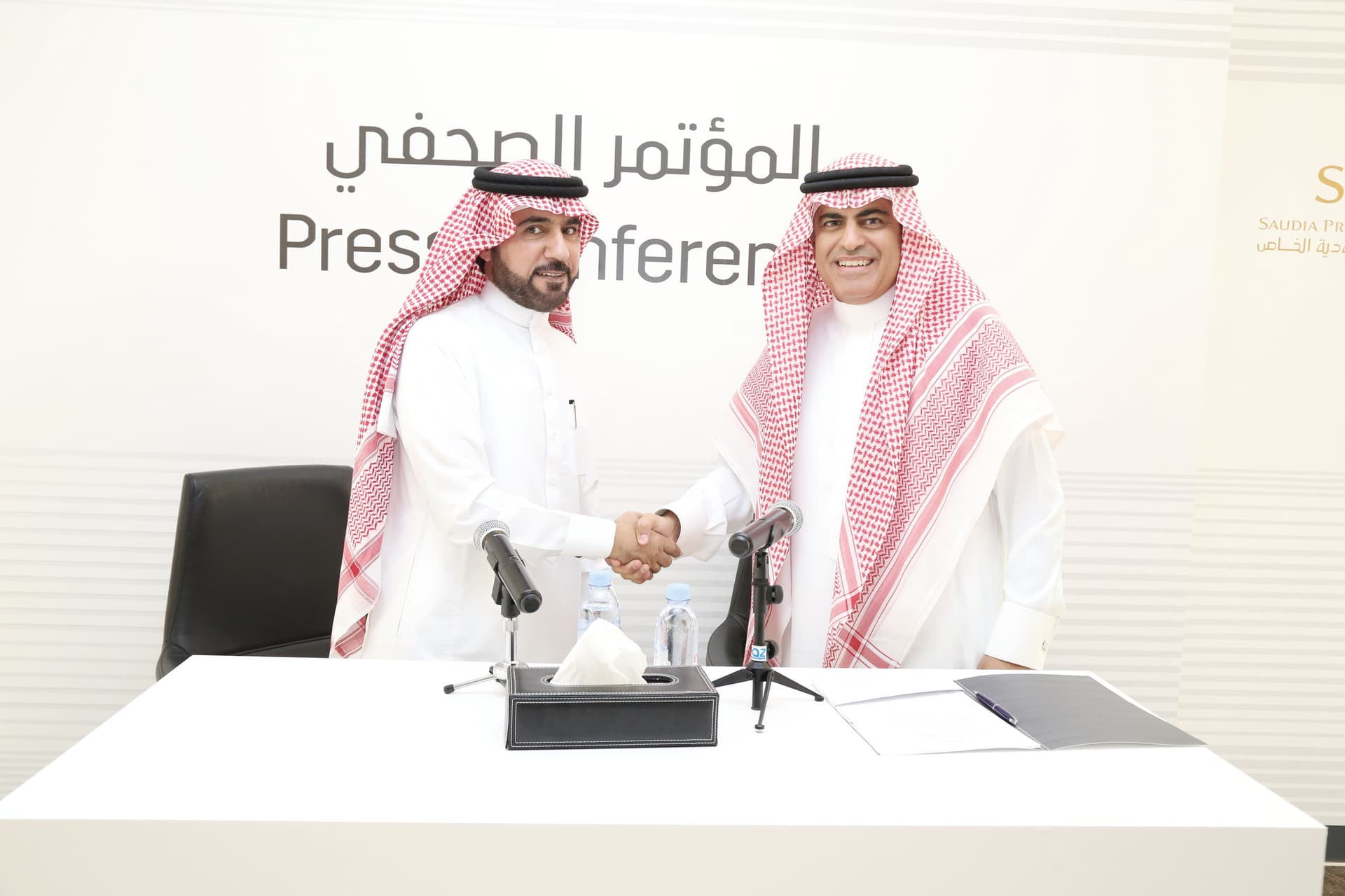 «الجميح» توقع عقد شراكة استراتيجية مع «طيران السعودية الخاص»