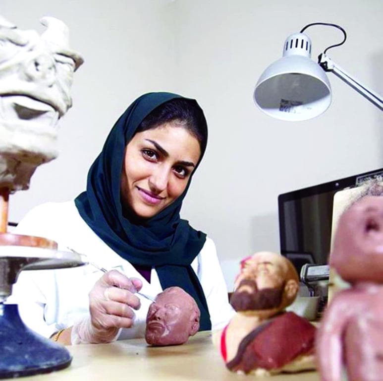 نورة جوهرجي .. موهبة شابة تحلم بأول متحف شمع سعودي