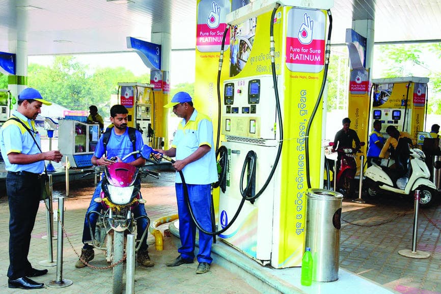 مودي يشحن بطارية الهند بالوقود السائل .. وبغيره