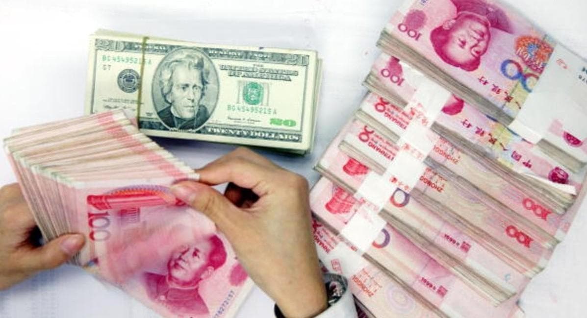 مستشار مالي صيني : على بكين أن تدافع عن عملتها عند 7 يوانات للدولار