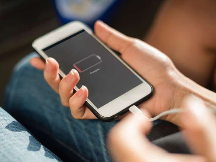 تقنية فريدة لشحن الهواتف عن طريق الملابس