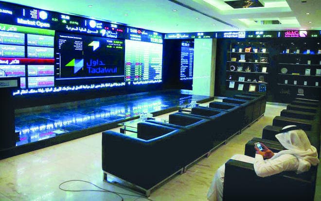 محللون: التوزيعات المجزية للشركات تدعم الاتجاه الصاعد للأسهم السعودية