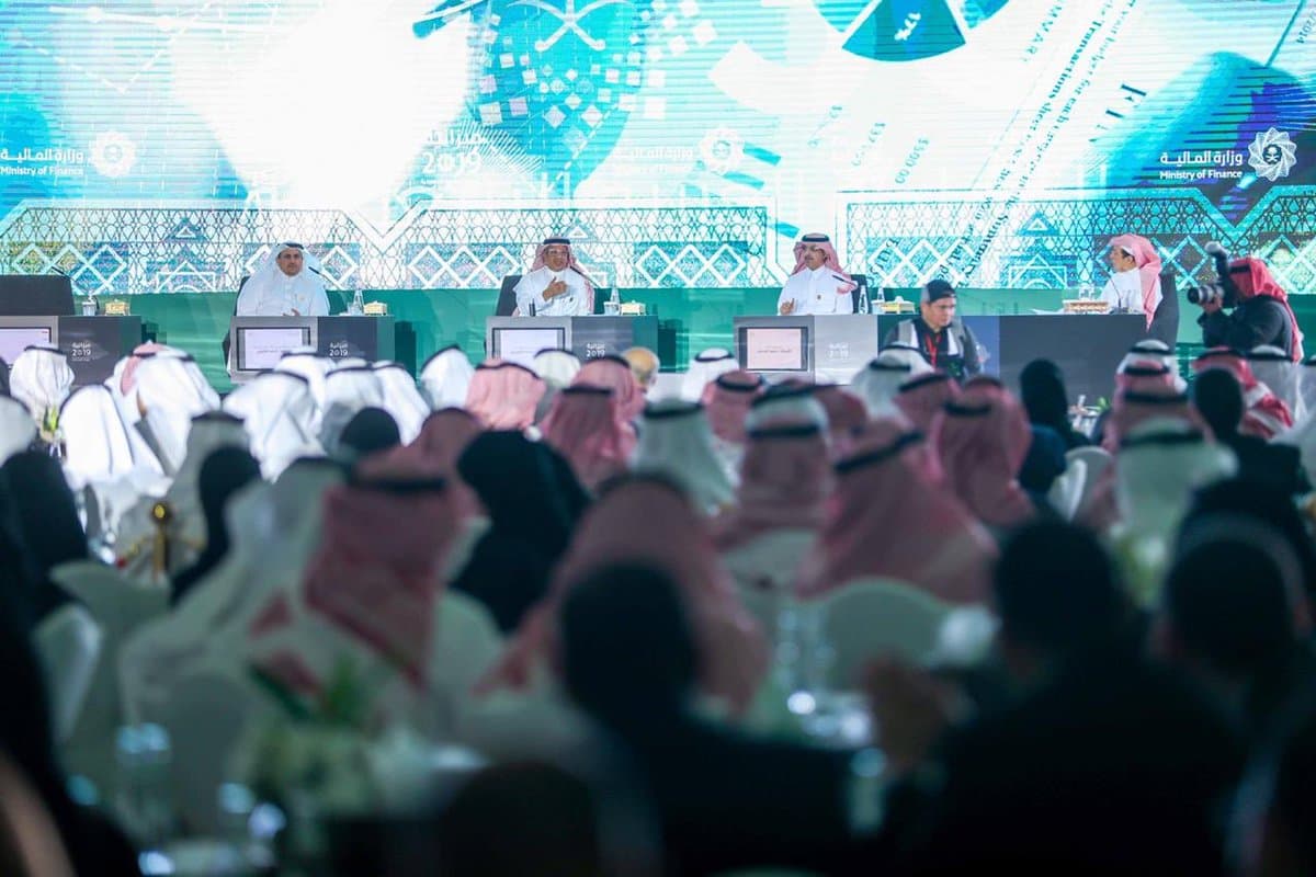 الجدعان: لا تغيير في سياسة رسوم الوافدين.. ومراجعة أسعار البنزين في 2019