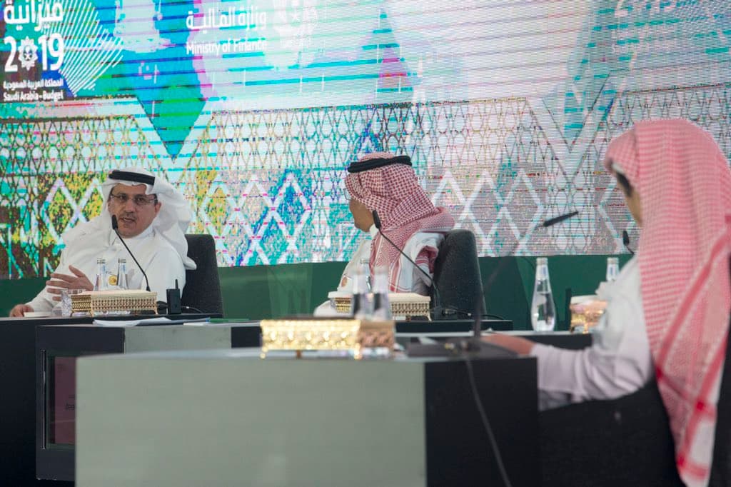 الجدعان: لا تغيير في سياسة رسوم الوافدين.. ومراجعة أسعار البنزين في 2019