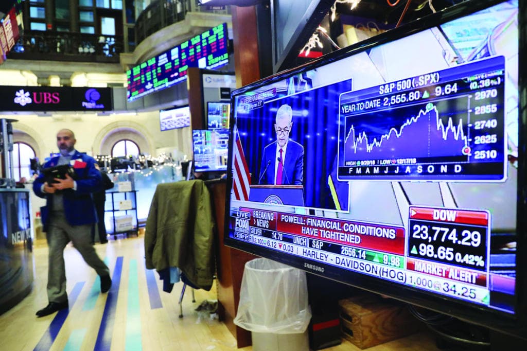  بعد رفع الفائدة الأمريكية .. الذهب يقفز والدولار يهبط والأسهم العالمية تهوي 