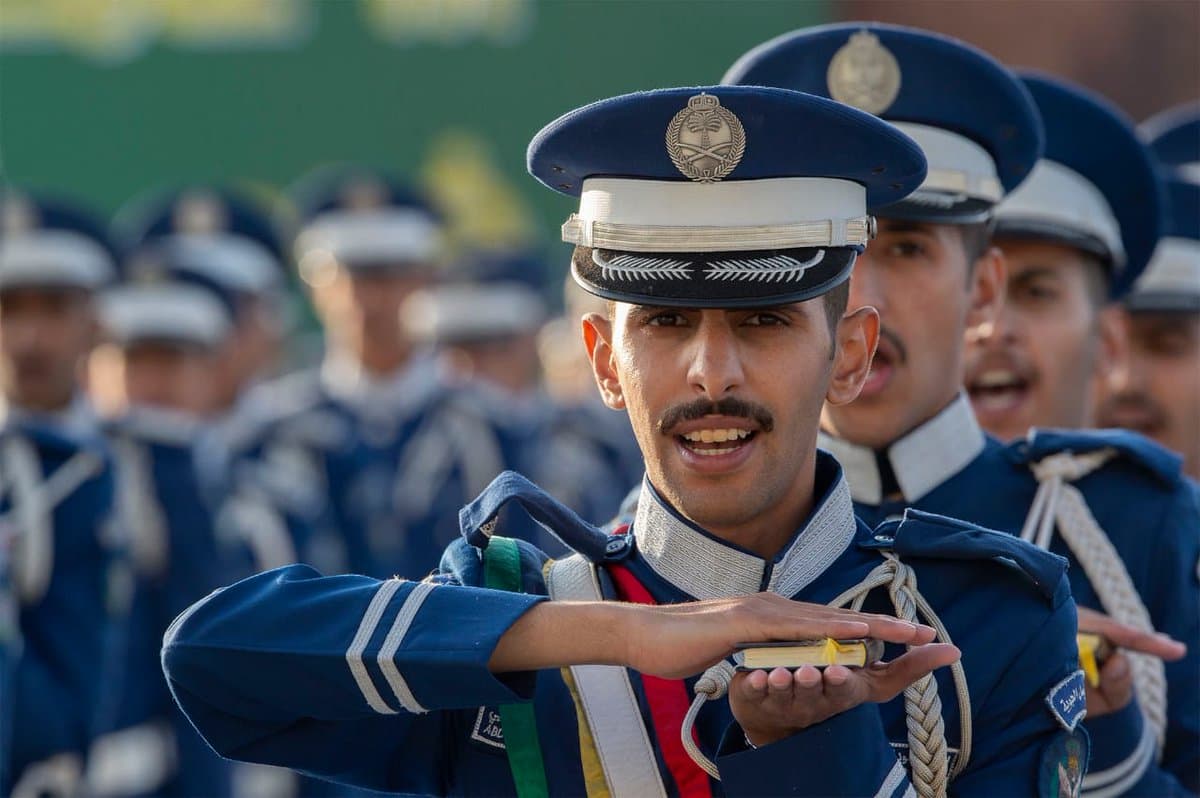 ولي العهد يرعى حفل تخريج الدفعة 95 من طلبة كلية الملك فيصل الجوية