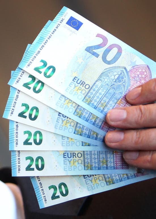 بعد عشرين عاما على إطلاقه.. اليورو عملة كبرى ينقصها التضامن الأوروبي
