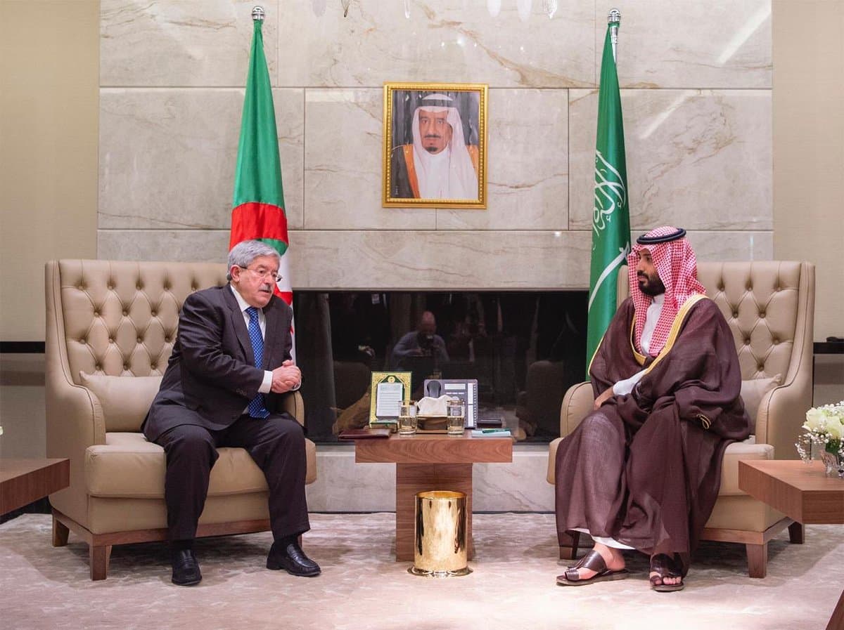 ولي العهد يلتقي الوزير الأول الجزائري