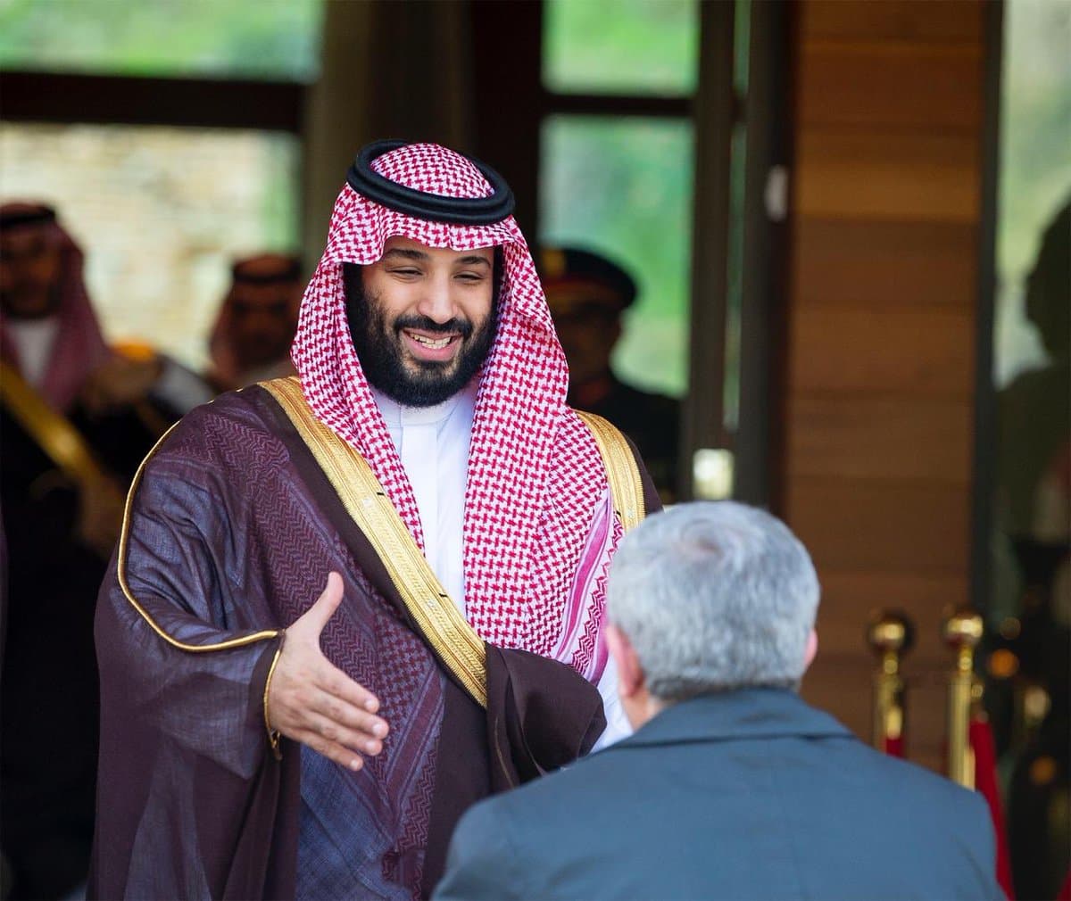 ولي العهد يلتقي الوزير الأول الجزائري