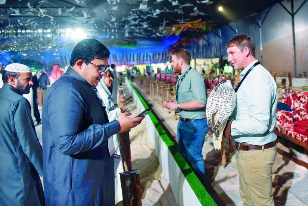 معرض الصقور والصيد .. فطنة العرب في هواية