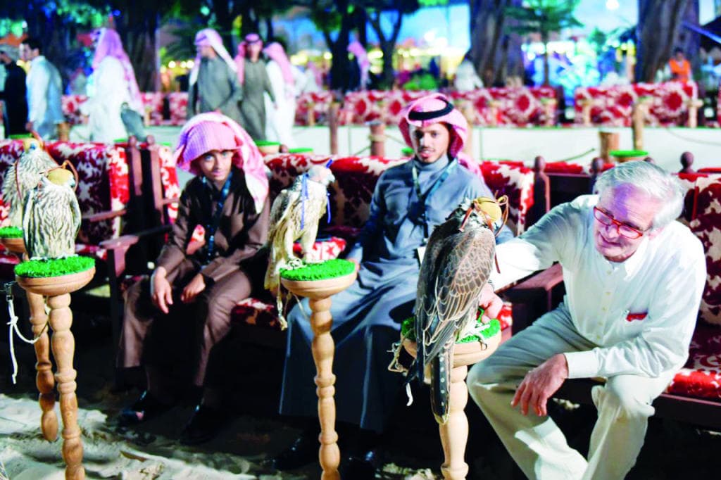 معرض الصقور والصيد .. فطنة العرب في هواية