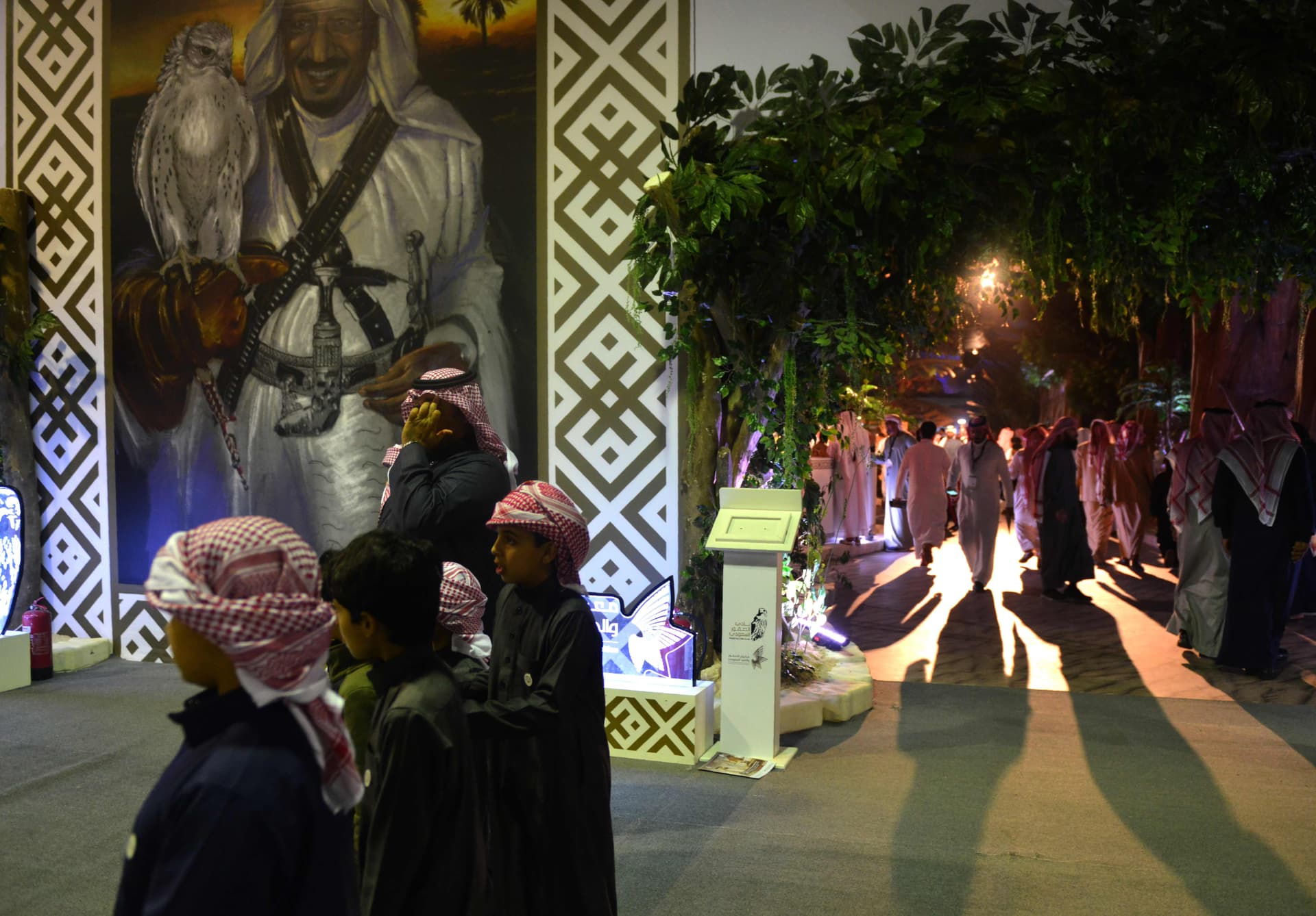 معرض الصقور والصيد السعودي : 10 آلاف صقر في سماء المملكة.. 50 في المئة منها  بالمنطقه الشرقية