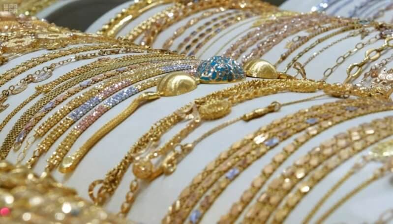 بنك سوسيتيه جنرال يرفع توقعاته لسعر الذهب إلى 1325 دولارا للأوقية في 2019