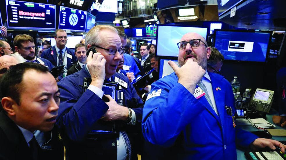 معركة تتعين مراقبتها .. الأسواق الخاصة مقابل العامة