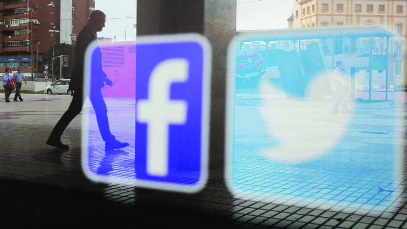 منصات التواصل ..
مكافحة التضليل الإعلامي بالتضليل