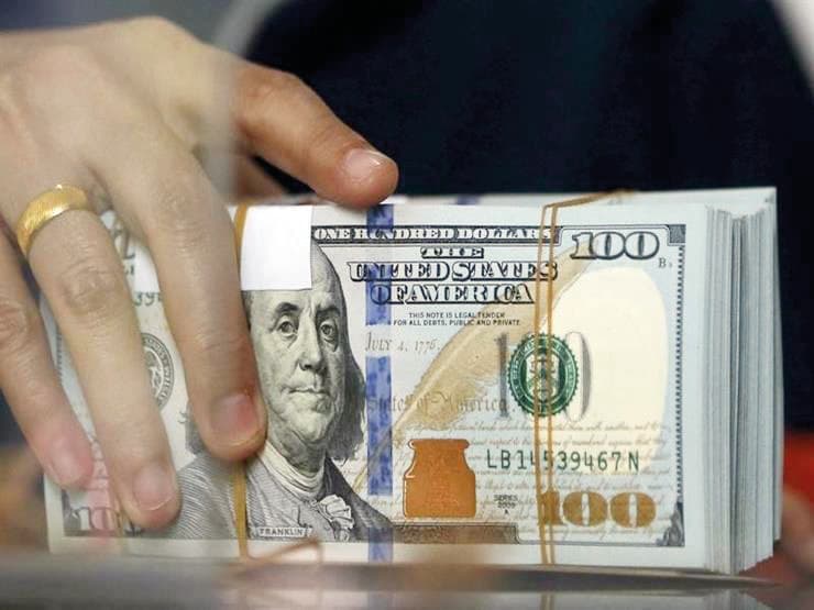 الدولار يفقد إغراء الملاذ الآمن.. والذهب قرب أعلى مستوى في 10 أشهر 