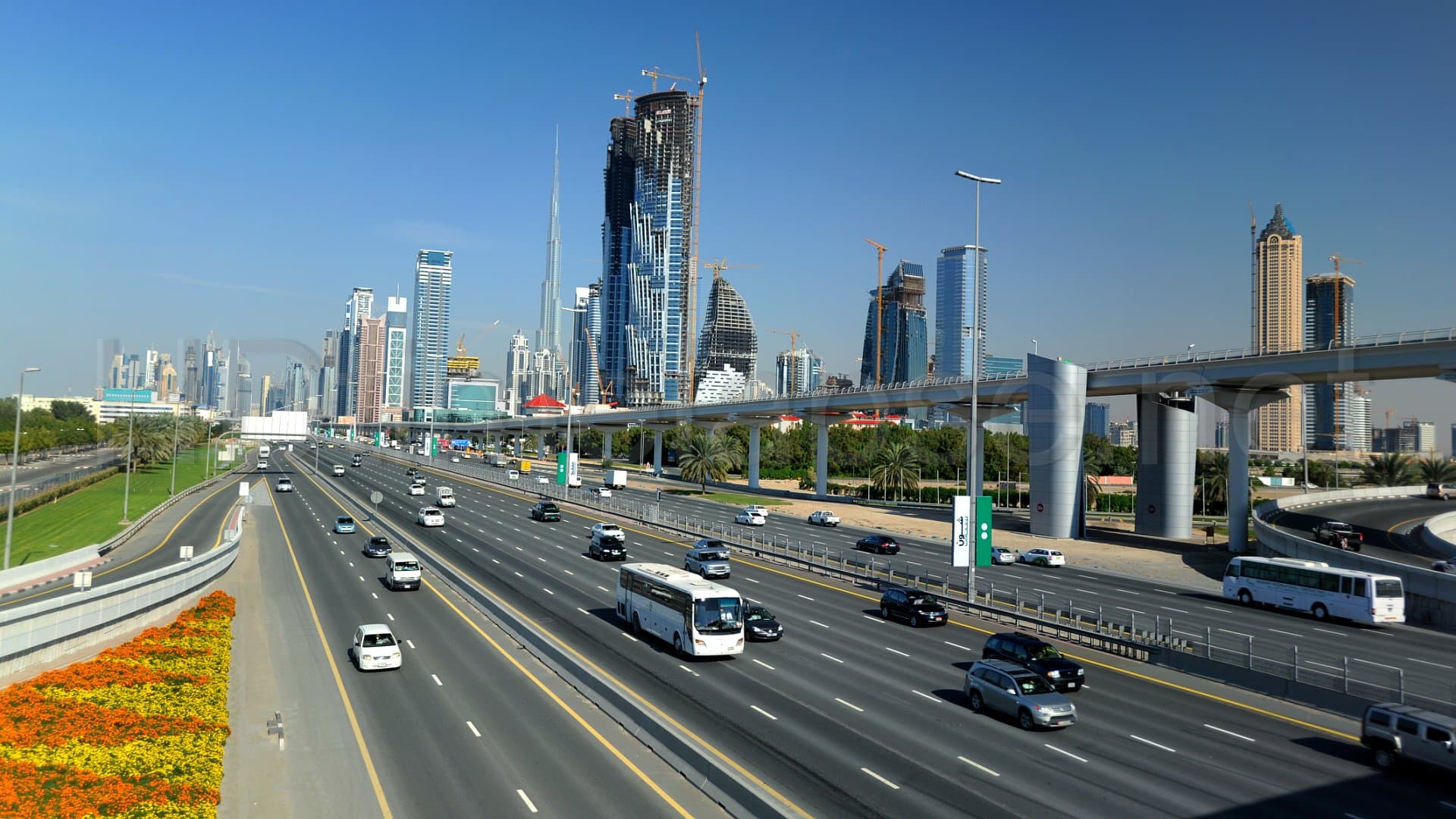  الإمارات توافق على مشاريع طرق وبنية تحتية بقيمة 11 مليار درهم