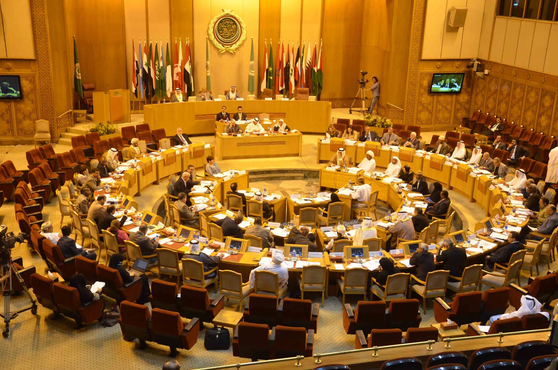 رئيس البرلمان العربي يبعث برسائل للرئيس الأمريكي لرفع اسم السودان من قائمة الدول الراعية للإرهاب