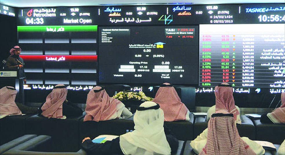 محللون: سيولة استثمارية تعيد بناء مراكزها في أسهم الشركات القيادية المدرجة