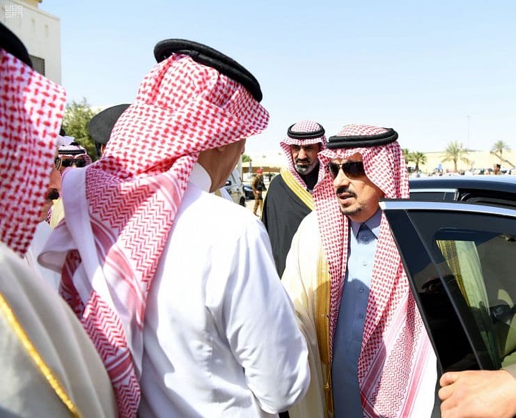أمير الرياض يؤدي صلاة الميت على سعود الهلال