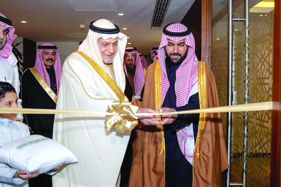 وزير الثقافة يفتتح معرض «وهج» في متحف الفيصل للفن العربي الإسلامي