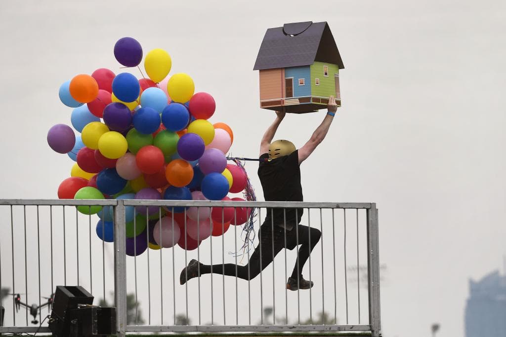 الرجل الطائر